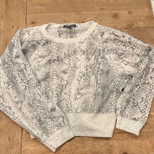 Ocean Drive Gray Snake Pattern Women's Sweater
